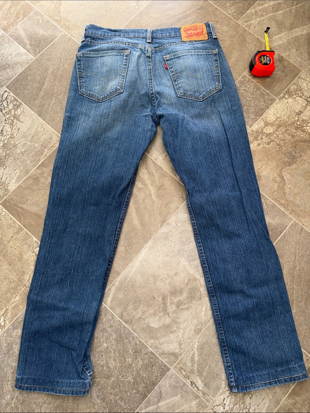 Levi’s Classic Men's Blue Denim Jeans 32WL 34
EUC